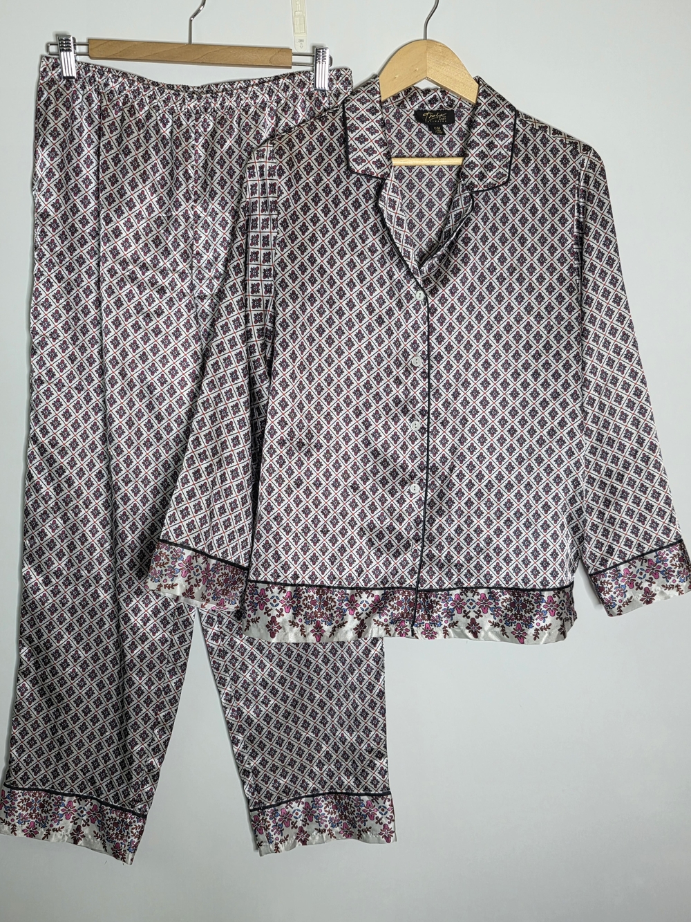 Thalia Sodi Colorful geometric diamond print satin pajama set Pants/button top M